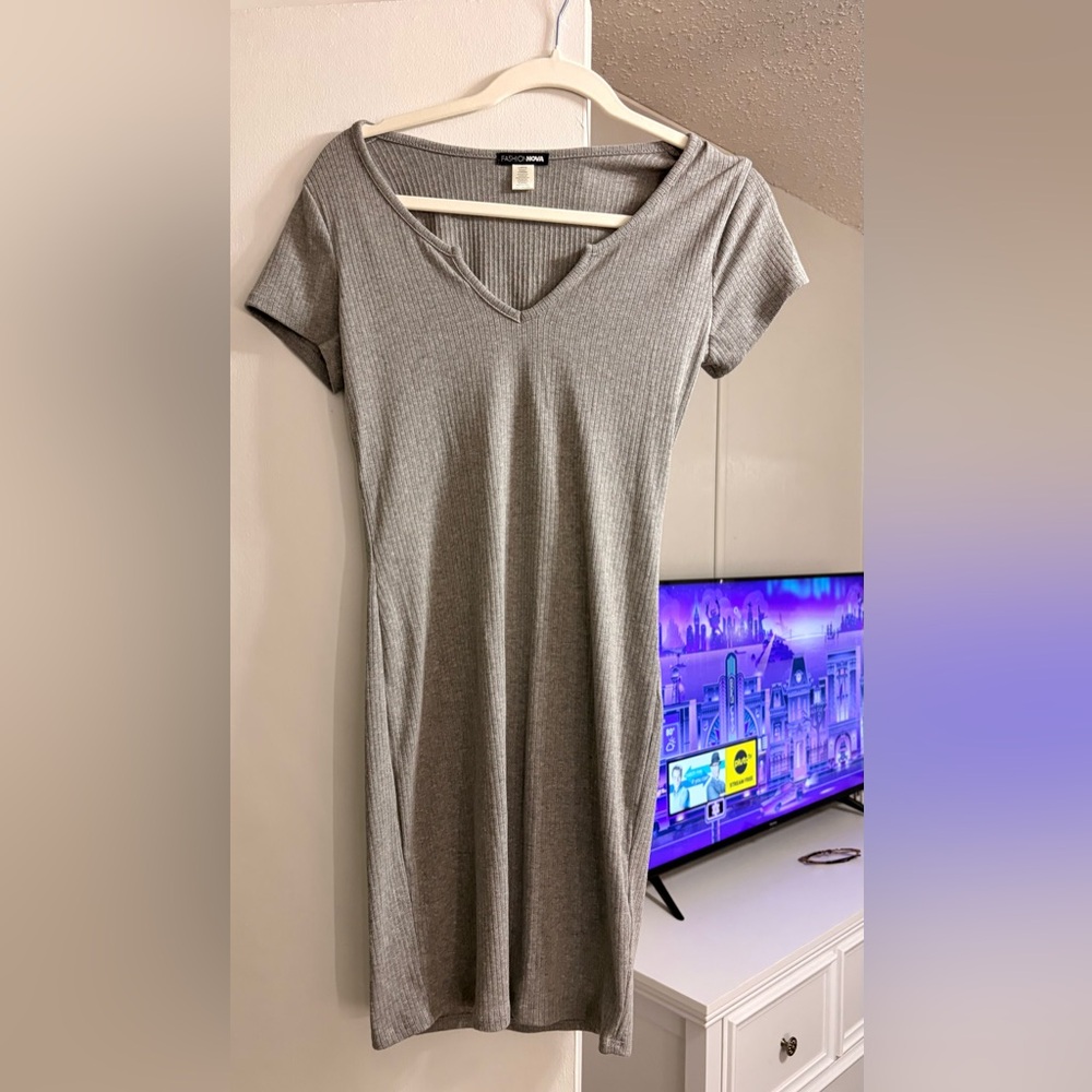 Fashion Nova Grey Ribbed V-Neck Short Sleeve Midi Dress